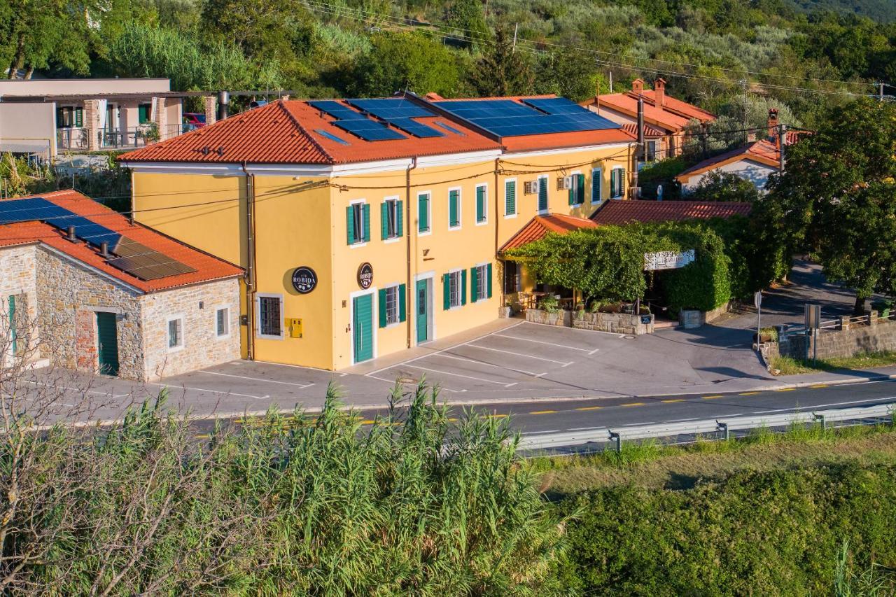 Vila Robida & Spa Črni Kal Exterior foto