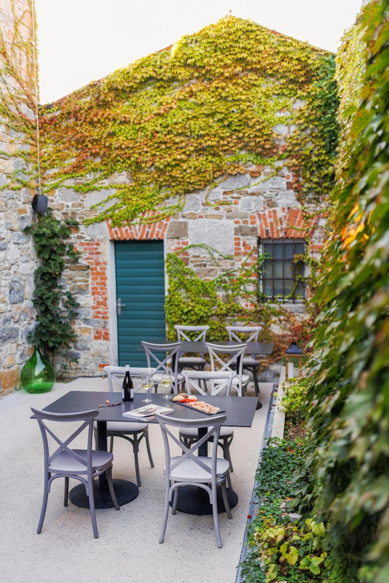 Vila Robida & Spa Črni Kal Exterior foto